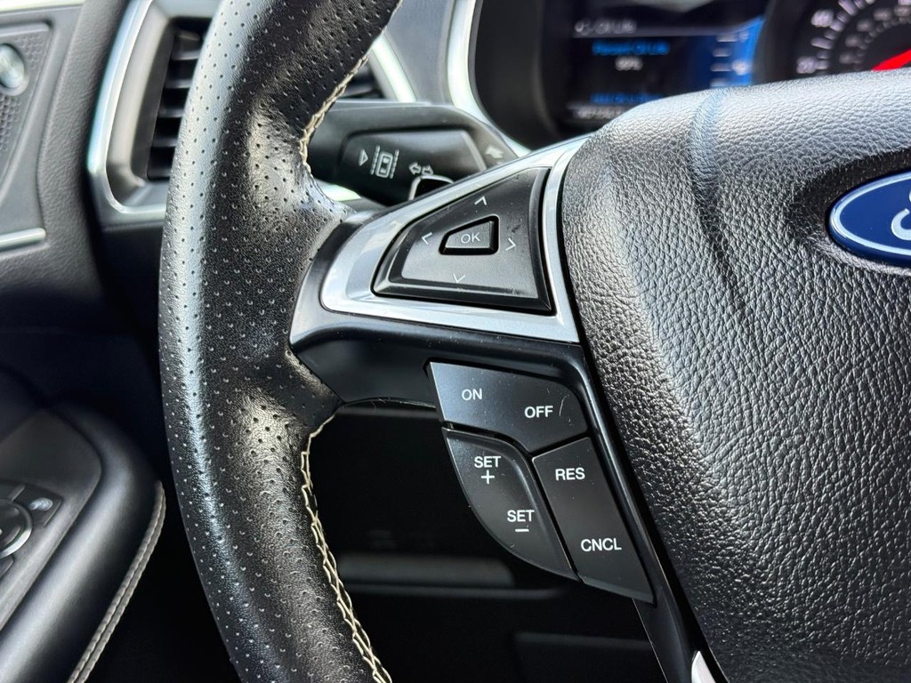Ford Edge Vehicle Full-screen Gallery Image 14