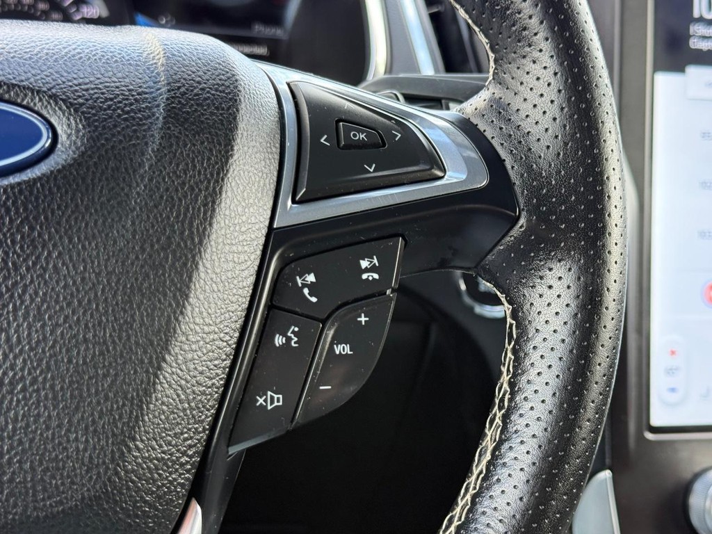 Ford Edge Vehicle Full-screen Gallery Image 15