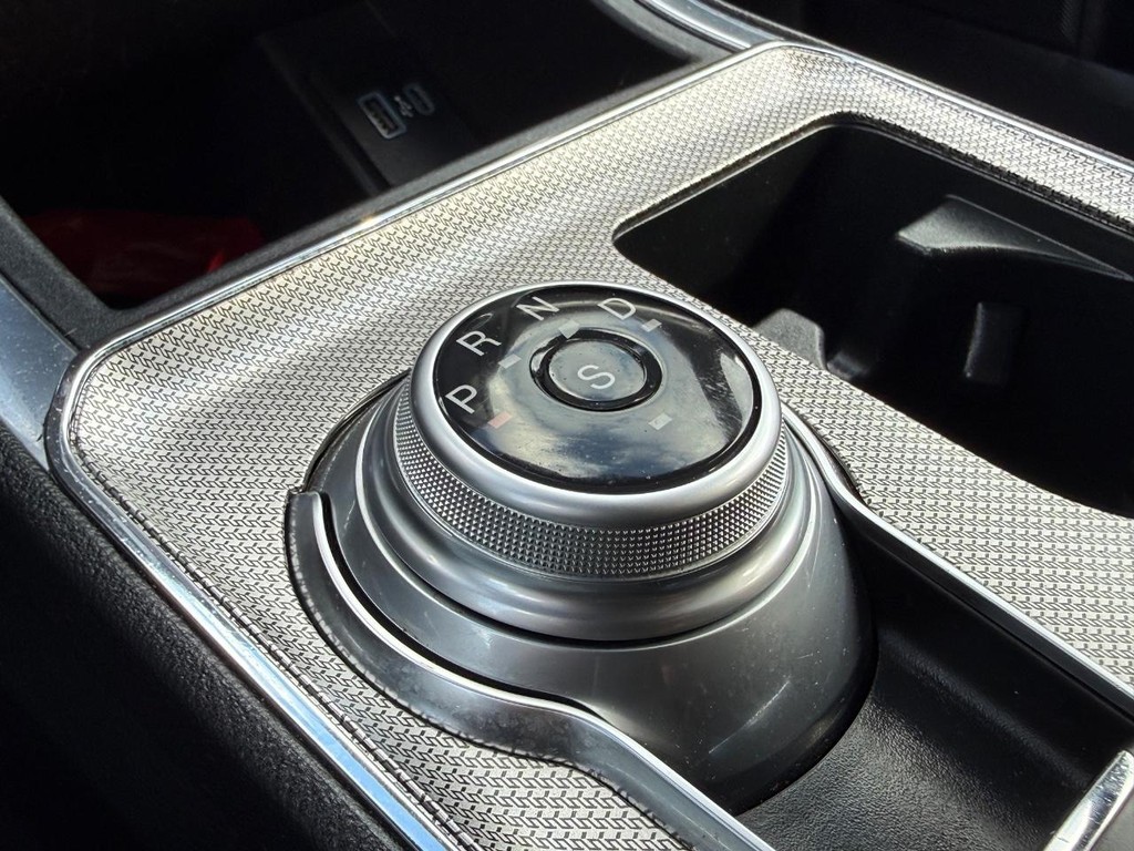Ford Edge Vehicle Full-screen Gallery Image 19