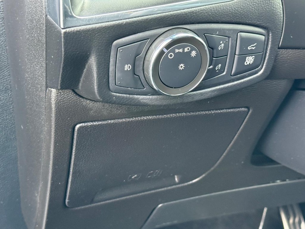 Ford Edge Vehicle Full-screen Gallery Image 21
