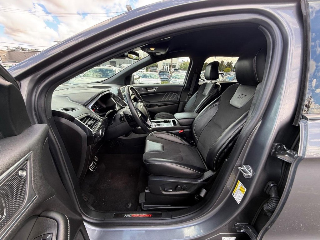 Ford Edge Vehicle Full-screen Gallery Image 23