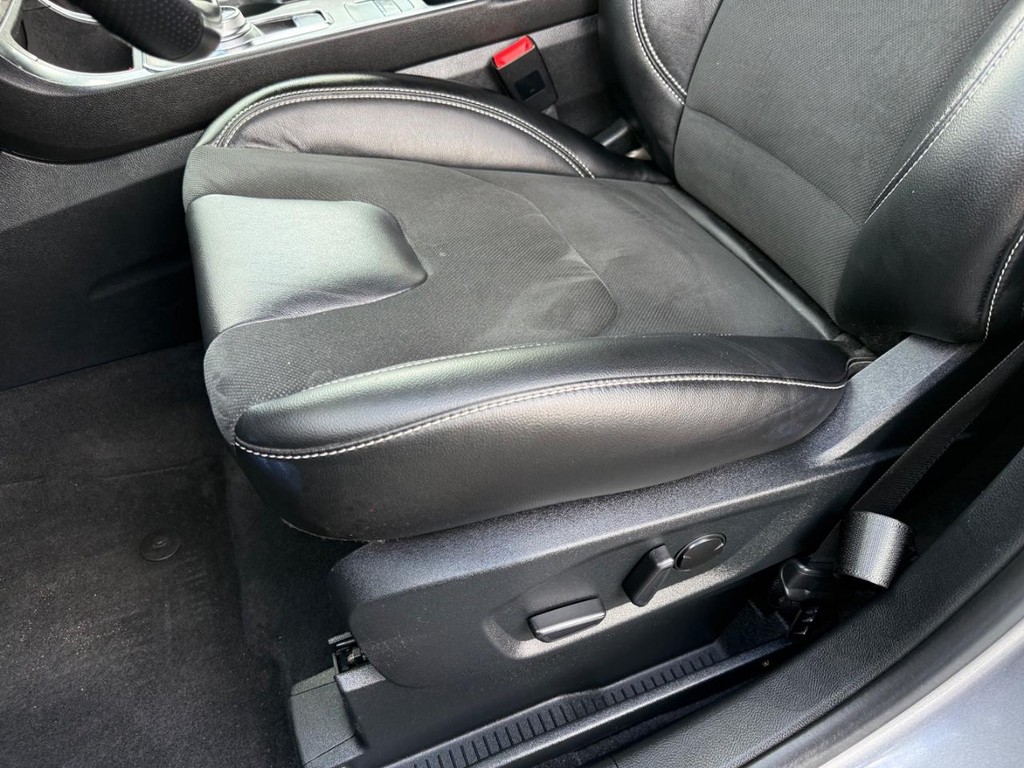 Ford Edge Vehicle Full-screen Gallery Image 24