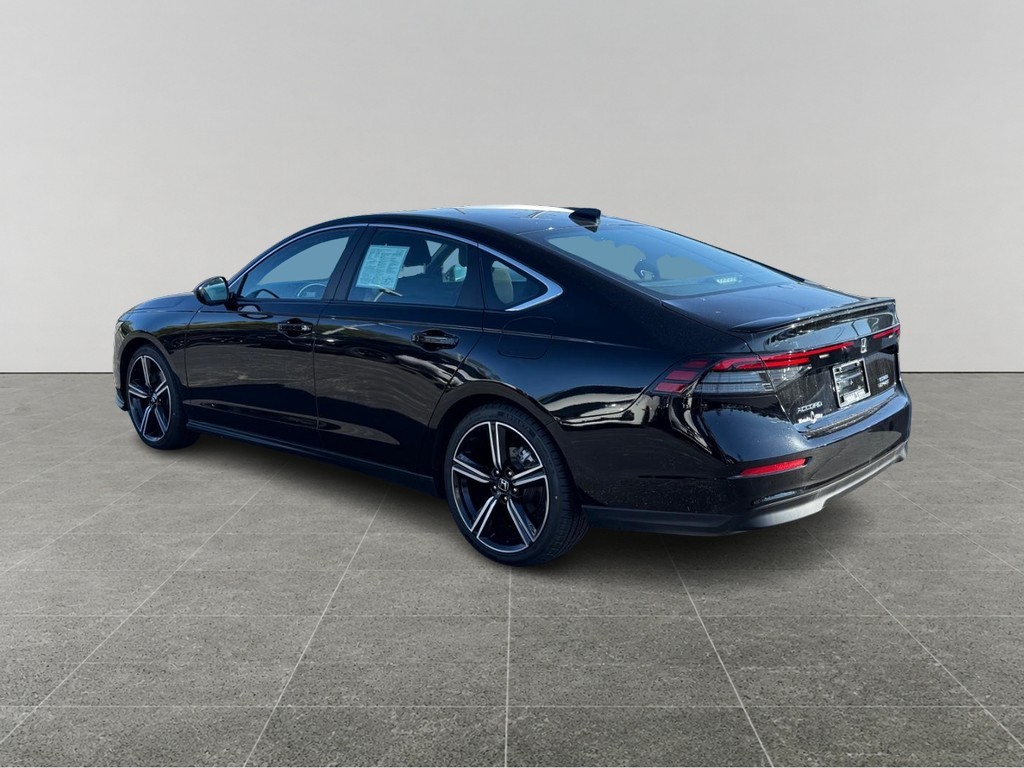 Honda Accord Hybrid Vehicle Full-screen Gallery Image 03