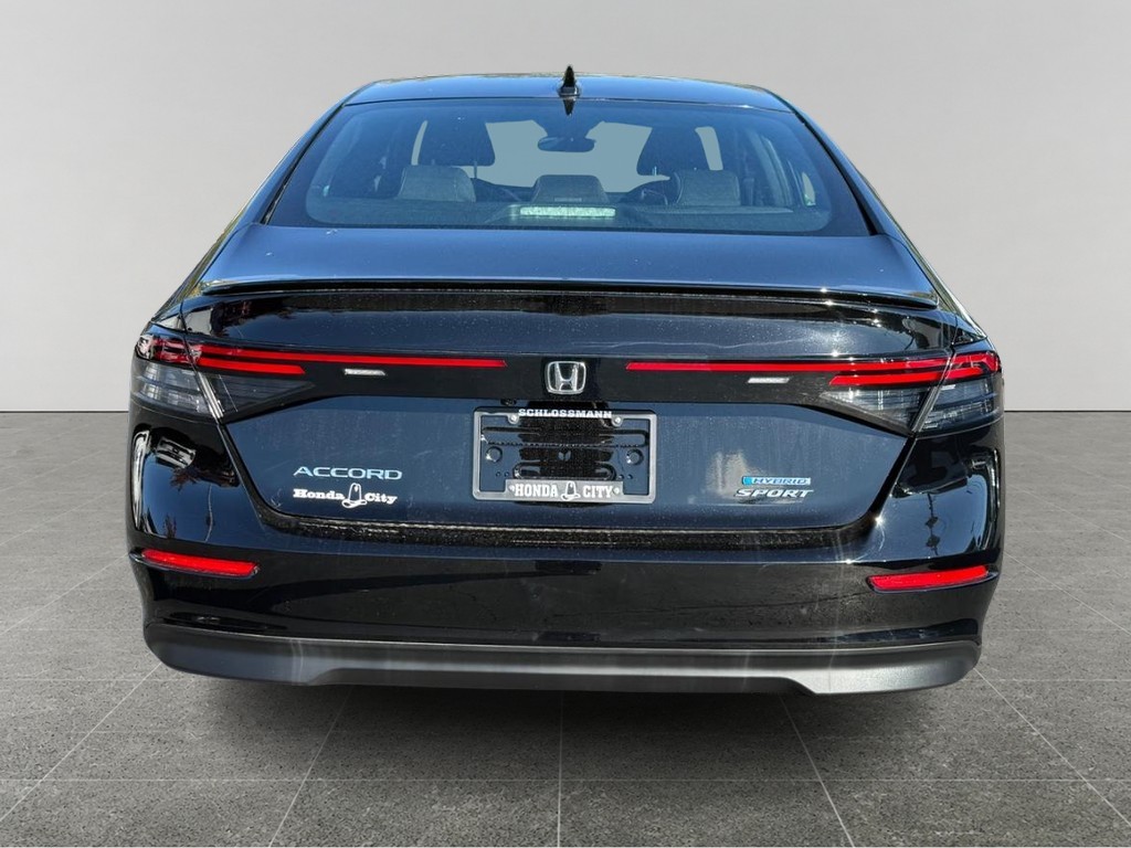 Honda Accord Hybrid Vehicle Full-screen Gallery Image 04