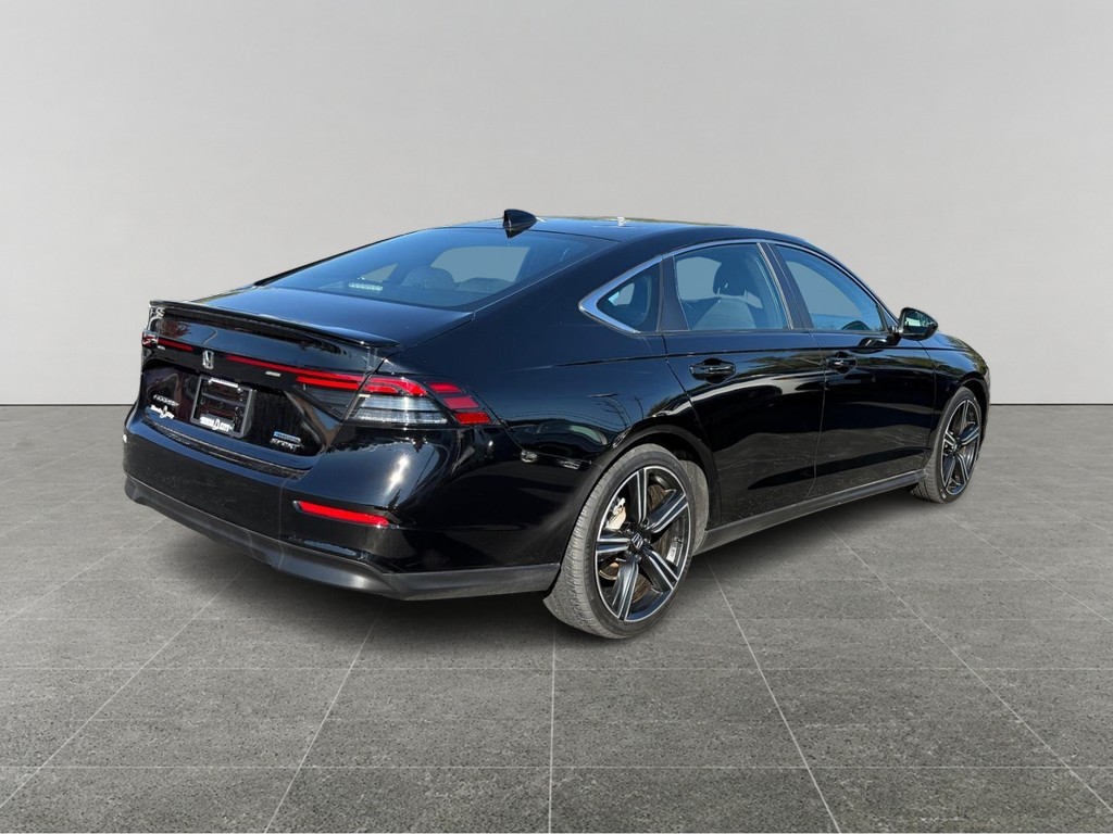 Honda Accord Hybrid Vehicle Full-screen Gallery Image 05