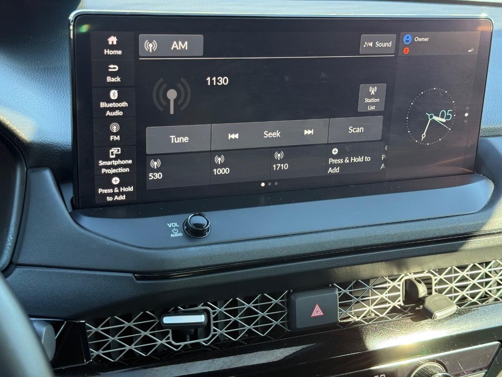 Honda Accord Hybrid Vehicle Full-screen Gallery Image 17