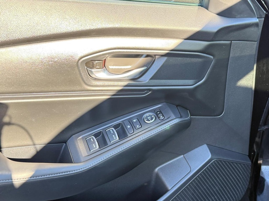 Honda Accord Hybrid Vehicle Full-screen Gallery Image 24