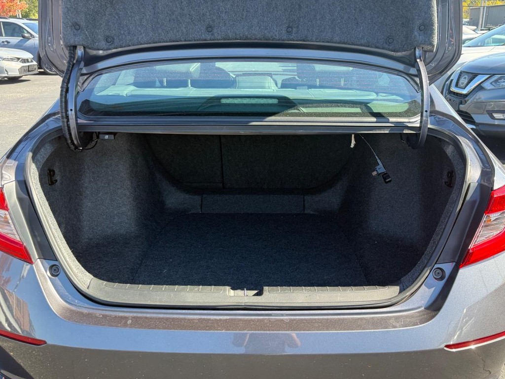 Honda Accord Sedan Vehicle Full-screen Gallery Image 06