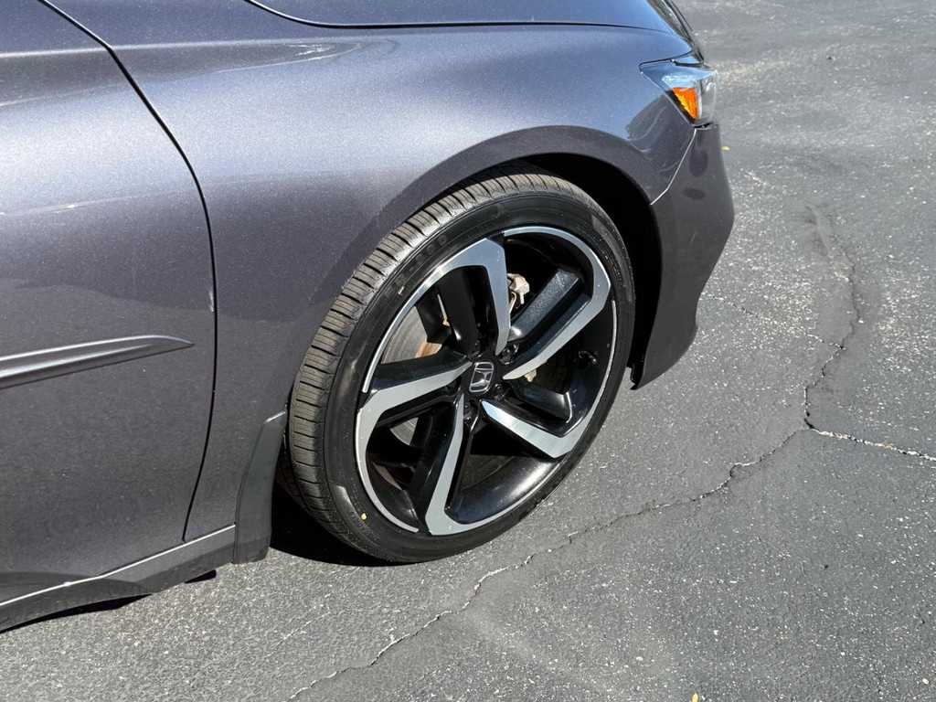 Honda Accord Sedan Vehicle Full-screen Gallery Image 07