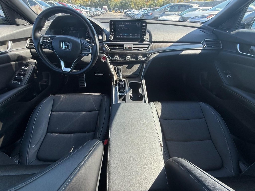 Honda Accord Sedan Vehicle Full-screen Gallery Image 12