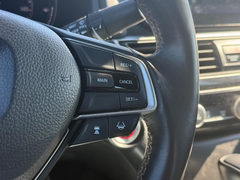 Honda Accord Sedan Vehicle Full-screen Gallery Image 15