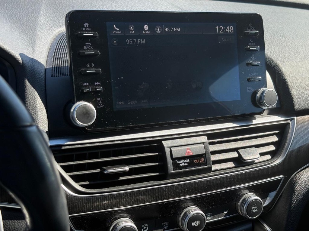 Honda Accord Sedan Vehicle Full-screen Gallery Image 16
