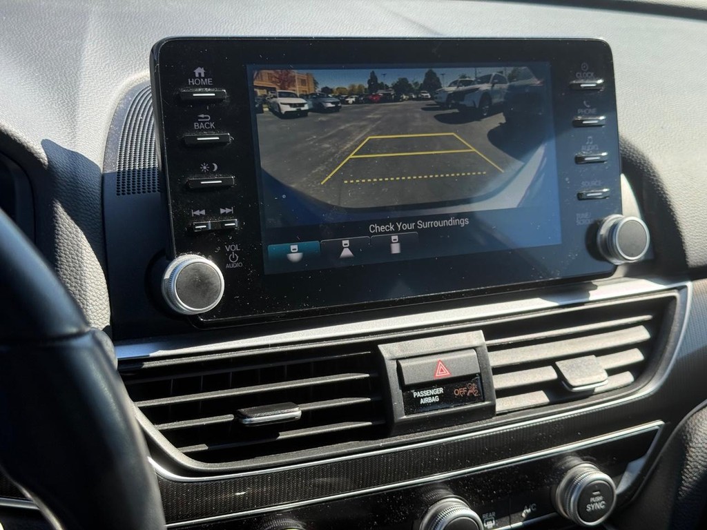 Honda Accord Sedan Vehicle Full-screen Gallery Image 17