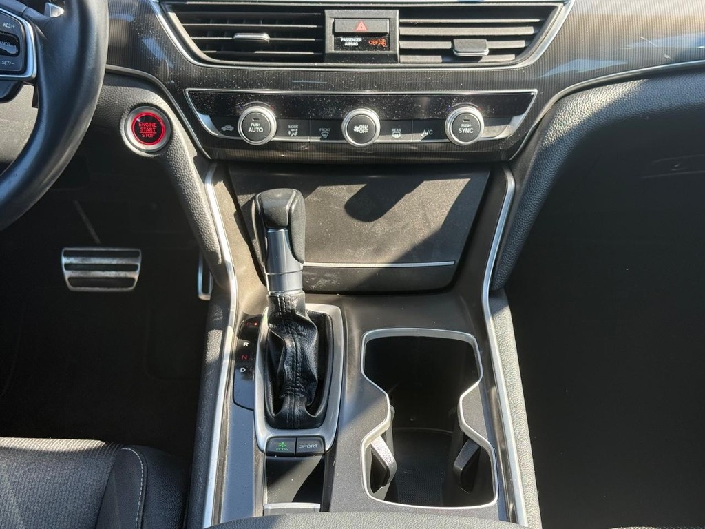 Honda Accord Sedan Vehicle Full-screen Gallery Image 18