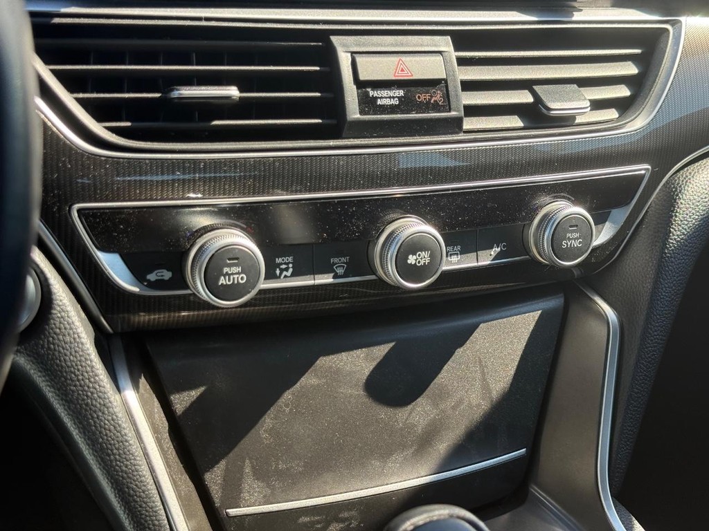 Honda Accord Sedan Vehicle Full-screen Gallery Image 19