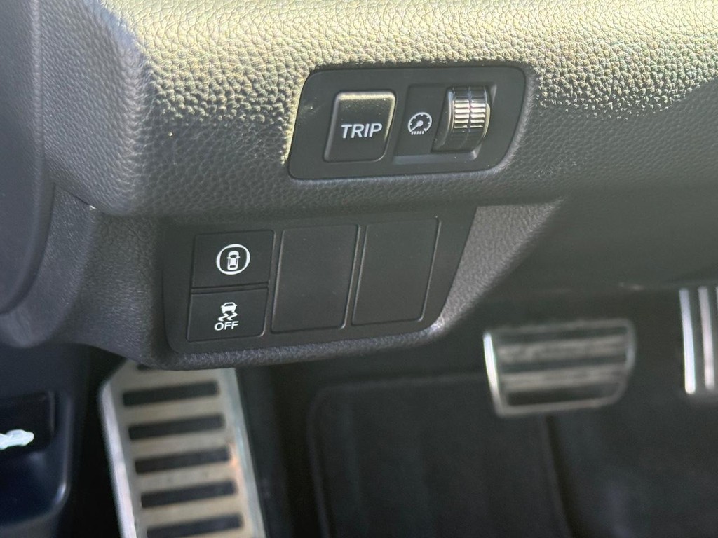 Honda Accord Sedan Vehicle Full-screen Gallery Image 22