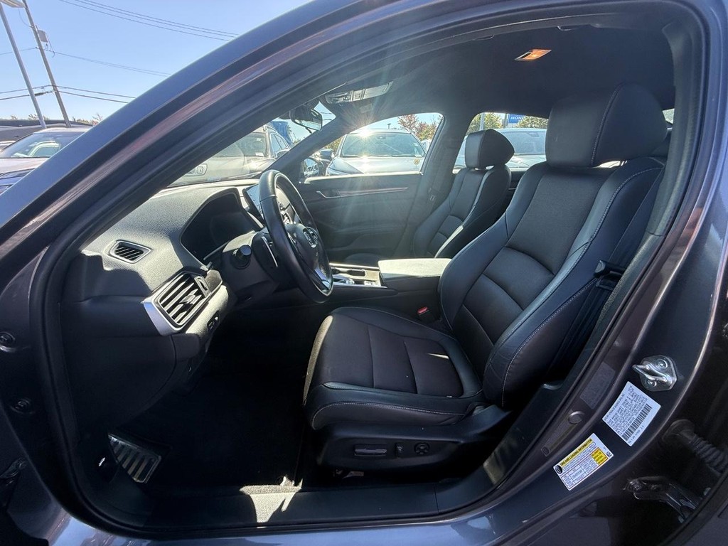 Honda Accord Sedan Vehicle Full-screen Gallery Image 24