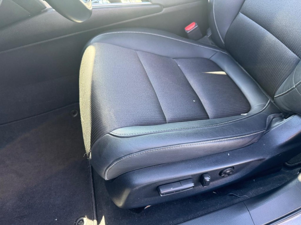 Honda Accord Sedan Vehicle Full-screen Gallery Image 25