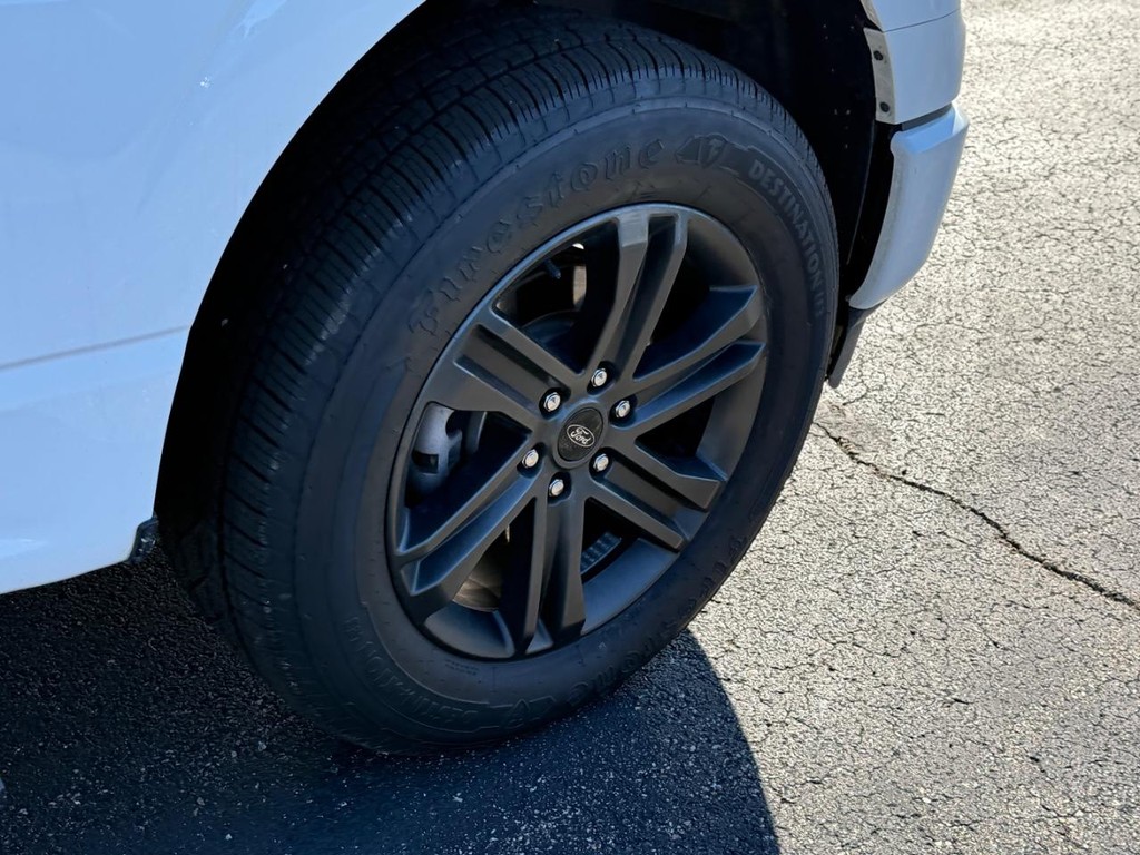 Ford F-150 Vehicle Full-screen Gallery Image 07