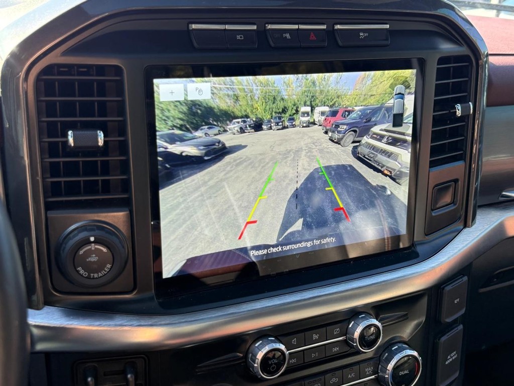 Ford F-150 Vehicle Full-screen Gallery Image 18