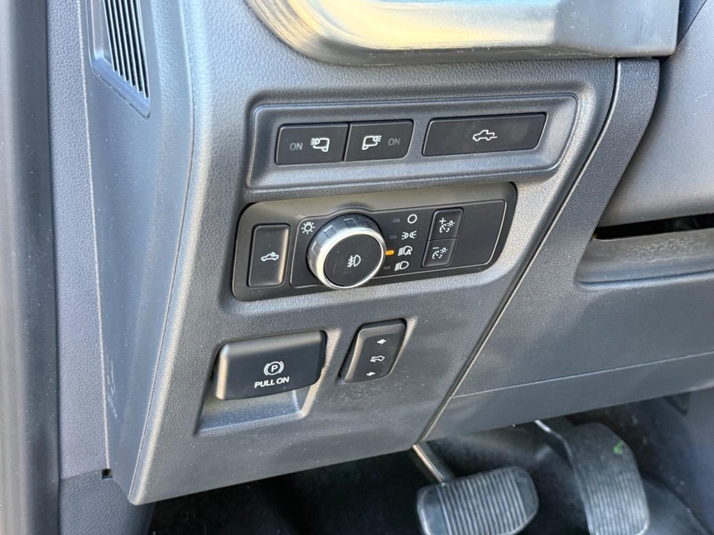 Ford F-150 Vehicle Full-screen Gallery Image 23