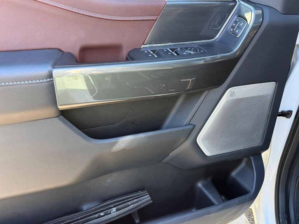 Ford F-150 Vehicle Full-screen Gallery Image 24