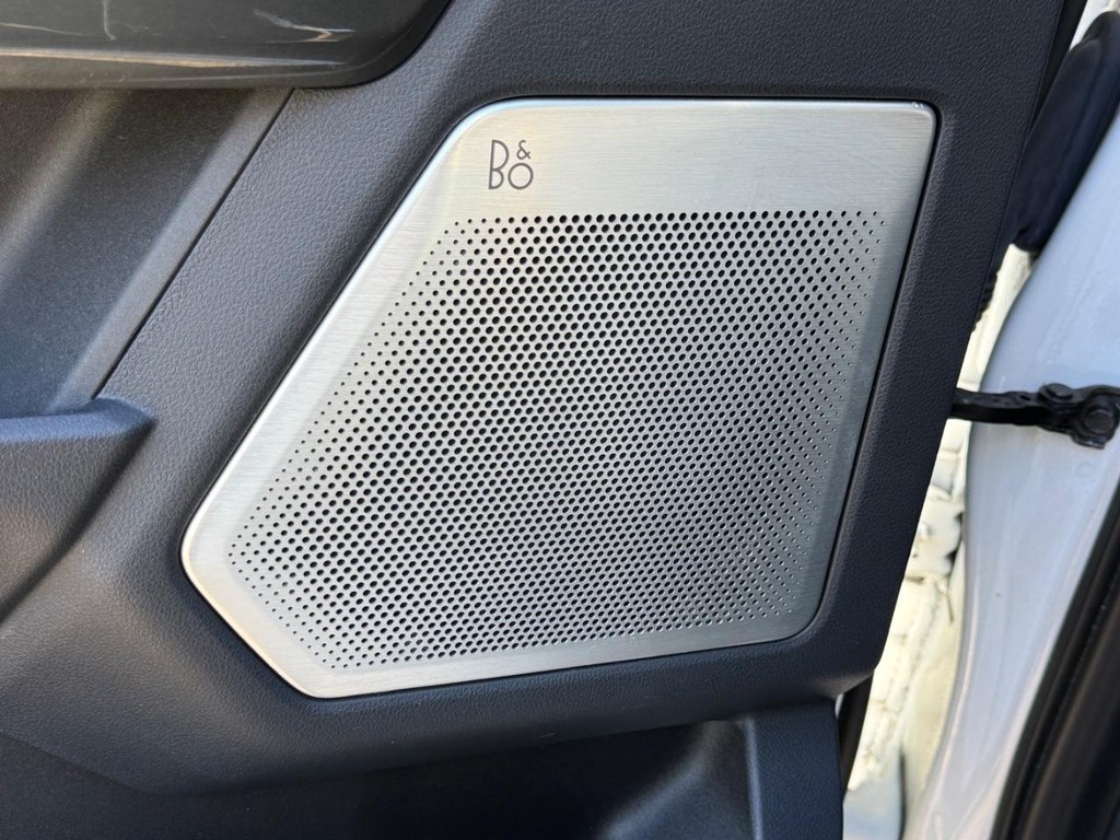 Ford F-150 Vehicle Full-screen Gallery Image 25