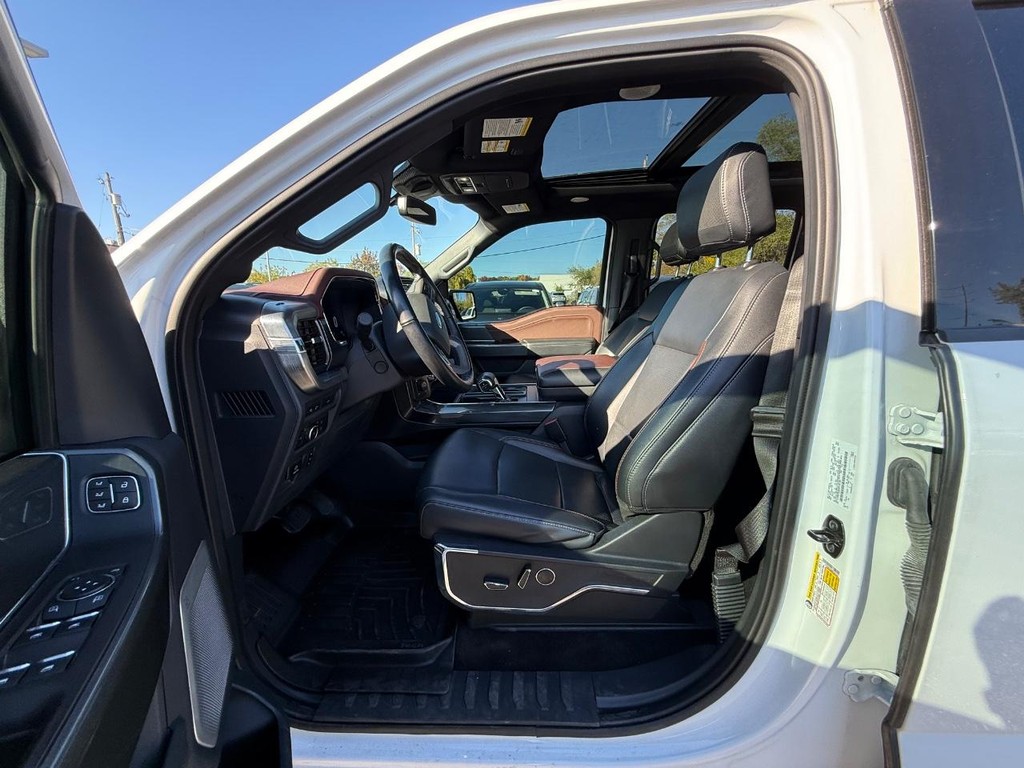 Ford F-150 Vehicle Full-screen Gallery Image 26