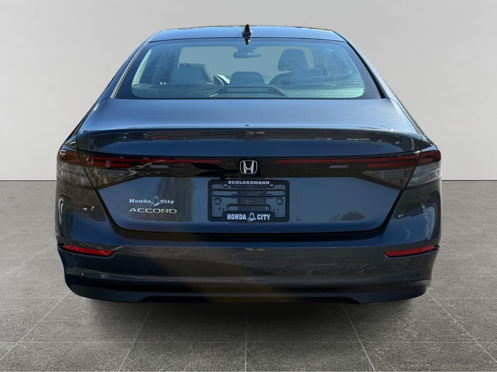 Honda Accord Sedan Vehicle Full-screen Gallery Image 04