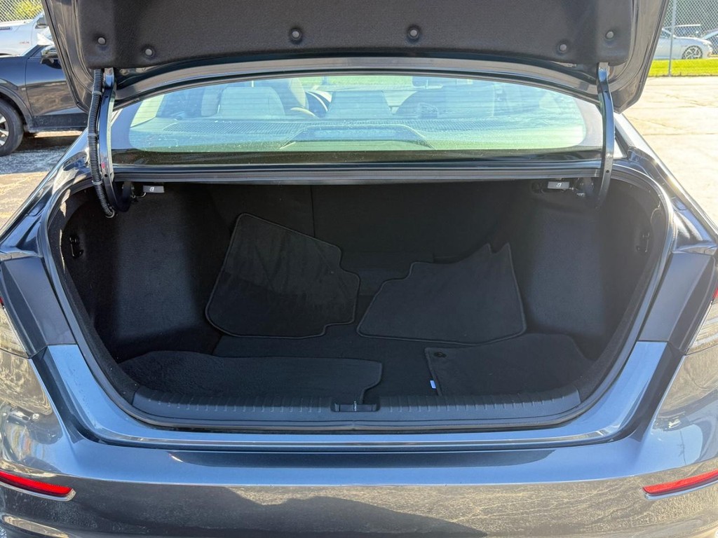Honda Accord Sedan Vehicle Full-screen Gallery Image 06