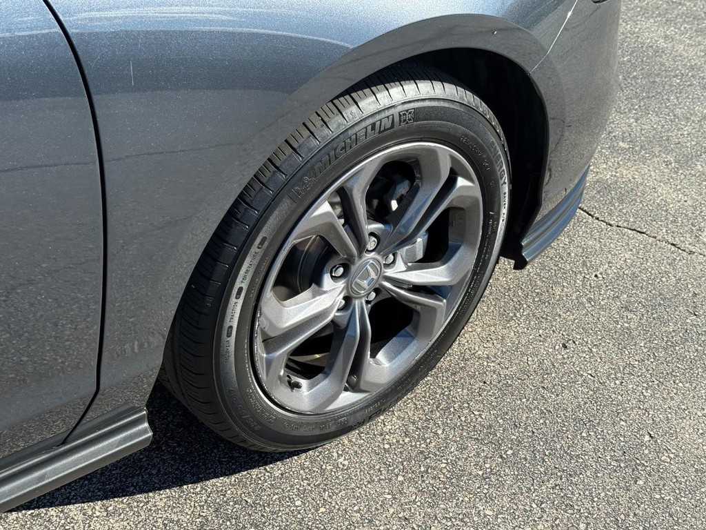 Honda Accord Sedan Vehicle Full-screen Gallery Image 07