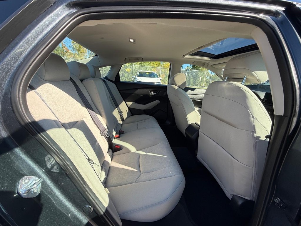 Honda Accord Sedan Vehicle Full-screen Gallery Image 11