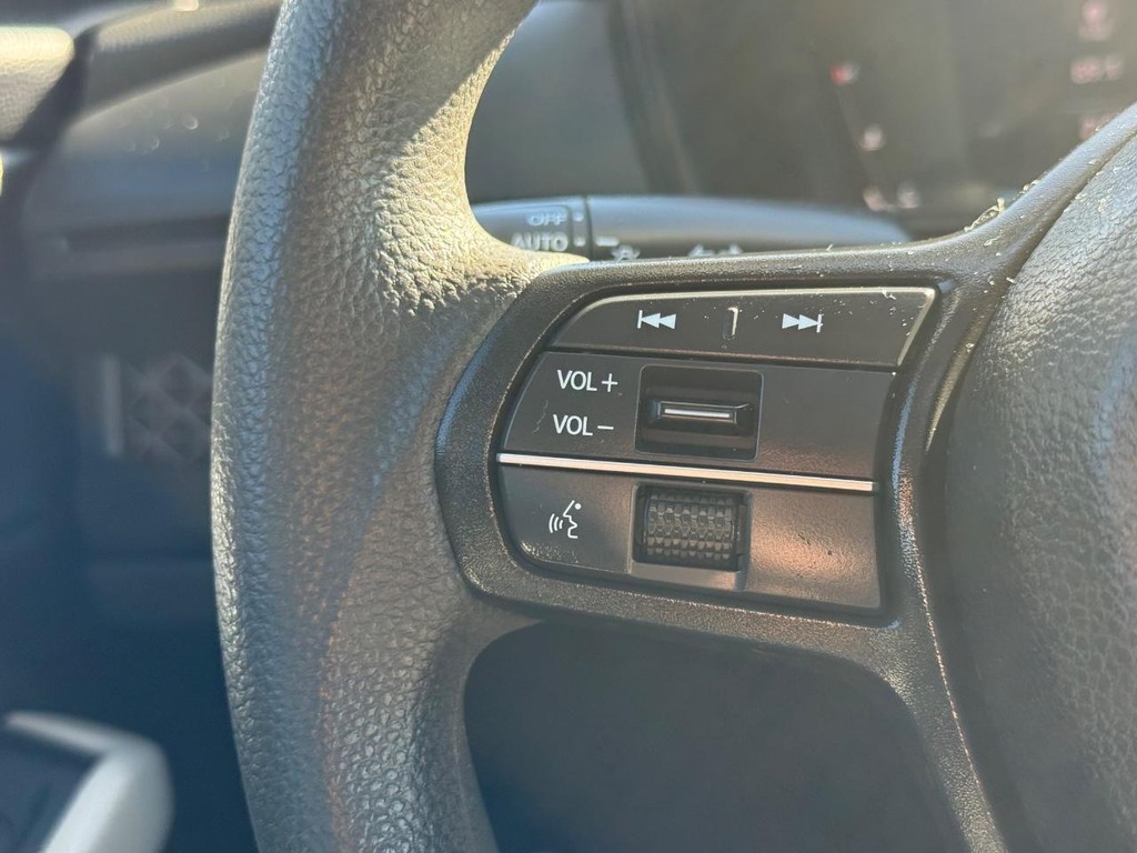 Honda Accord Sedan Vehicle Full-screen Gallery Image 15