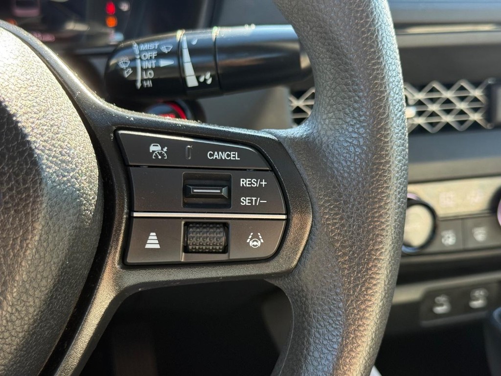 Honda Accord Sedan Vehicle Full-screen Gallery Image 16