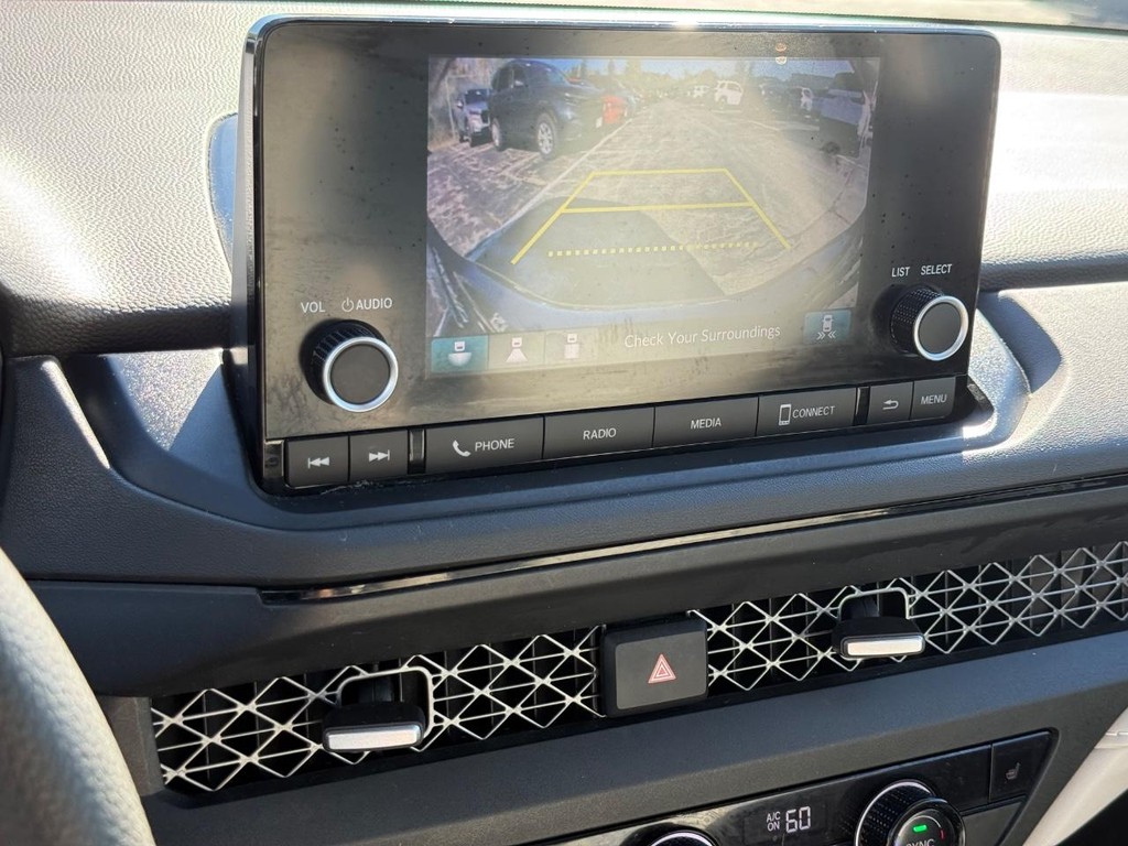 Honda Accord Sedan Vehicle Full-screen Gallery Image 18