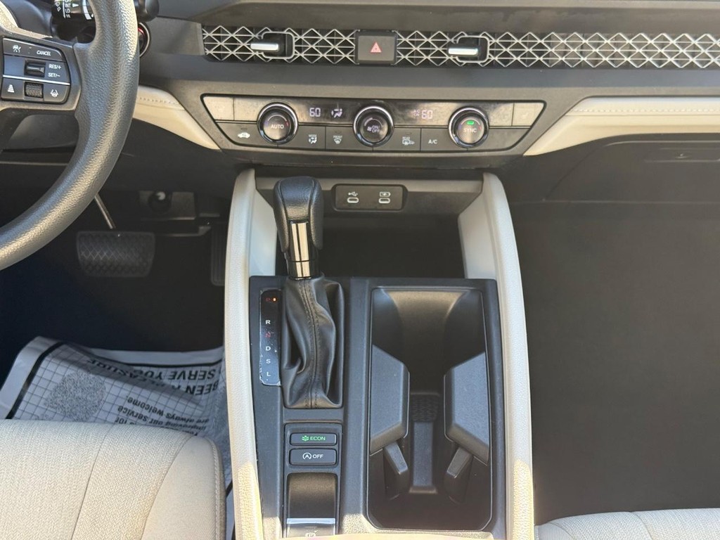 Honda Accord Sedan Vehicle Full-screen Gallery Image 19