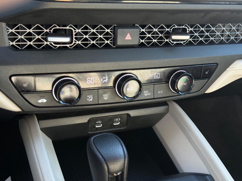 Honda Accord Sedan Vehicle Full-screen Gallery Image 20