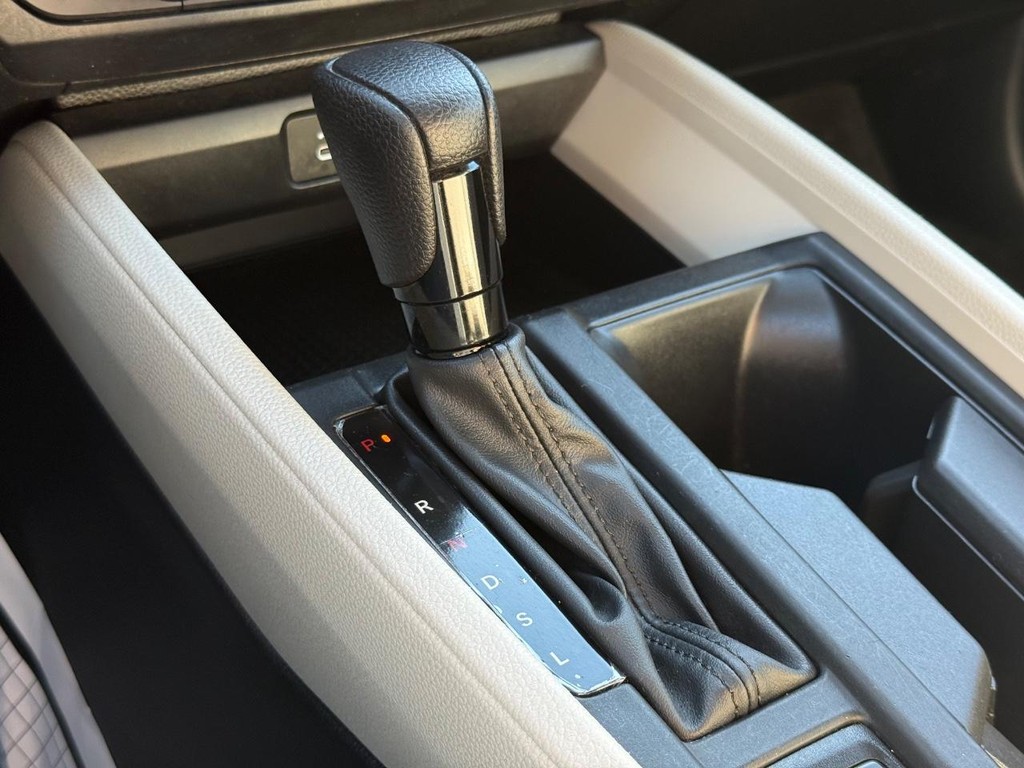 Honda Accord Sedan Vehicle Full-screen Gallery Image 21