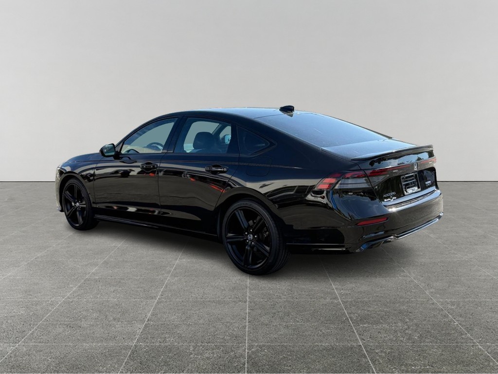 Honda Accord Hybrid Vehicle Full-screen Gallery Image 03