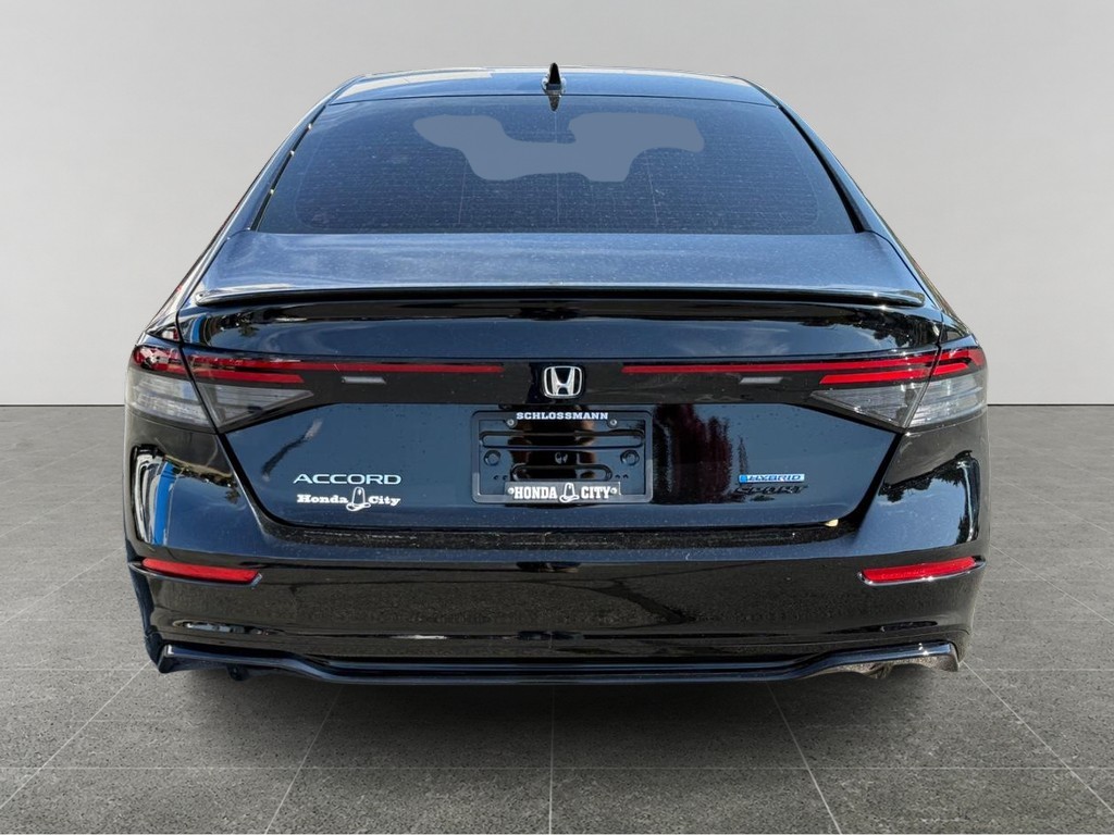 Honda Accord Hybrid Vehicle Full-screen Gallery Image 04