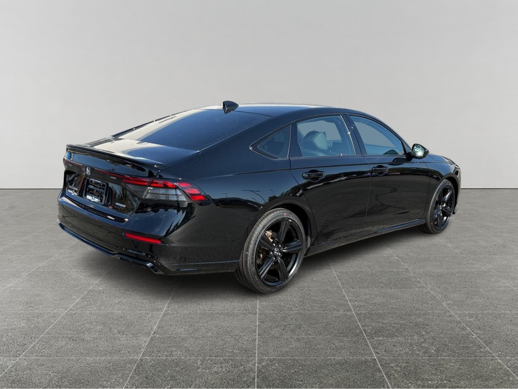 Honda Accord Hybrid Vehicle Full-screen Gallery Image 05