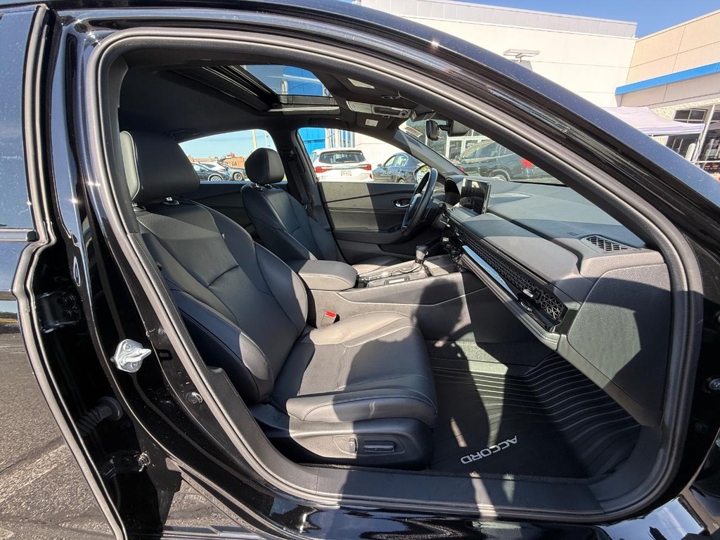 Honda Accord Hybrid Vehicle Full-screen Gallery Image 10