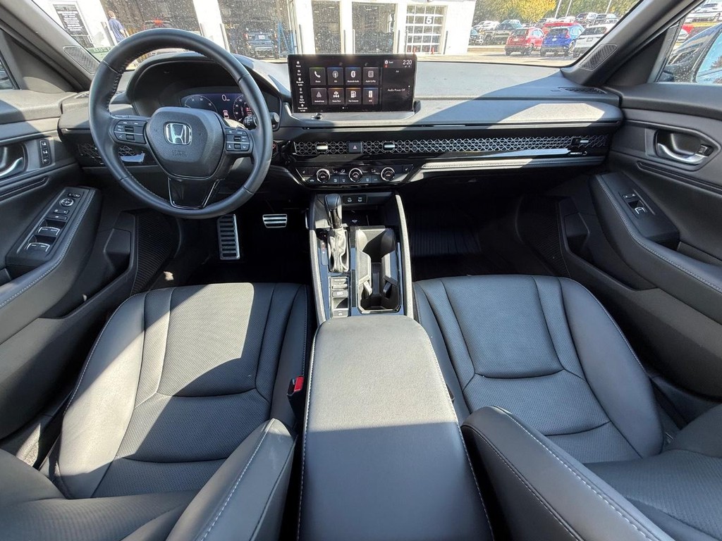 Honda Accord Hybrid Vehicle Full-screen Gallery Image 13