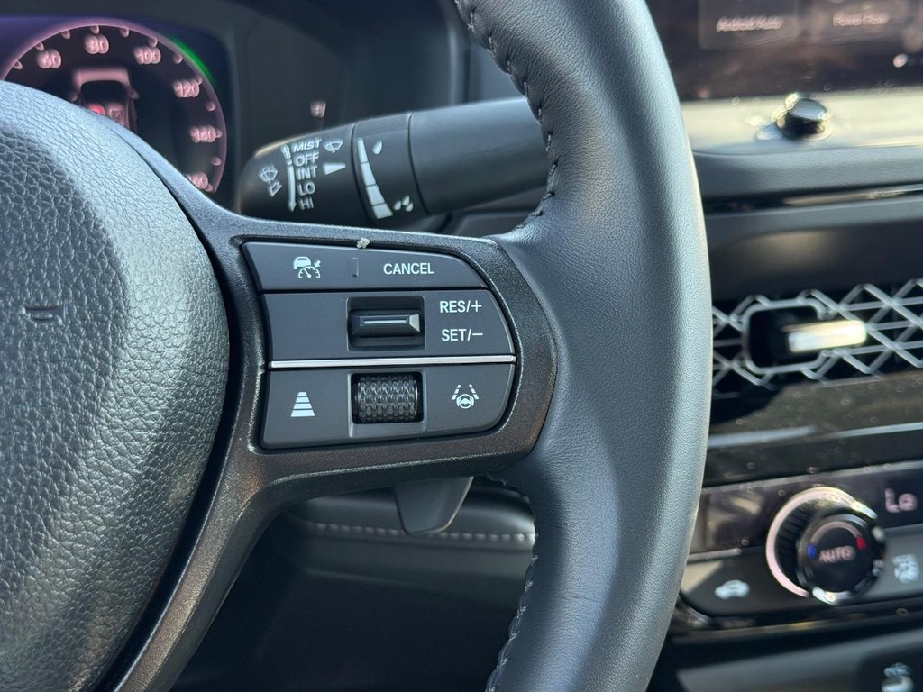 Honda Accord Hybrid Vehicle Full-screen Gallery Image 16