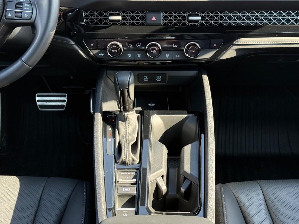 Honda Accord Hybrid Vehicle Full-screen Gallery Image 19