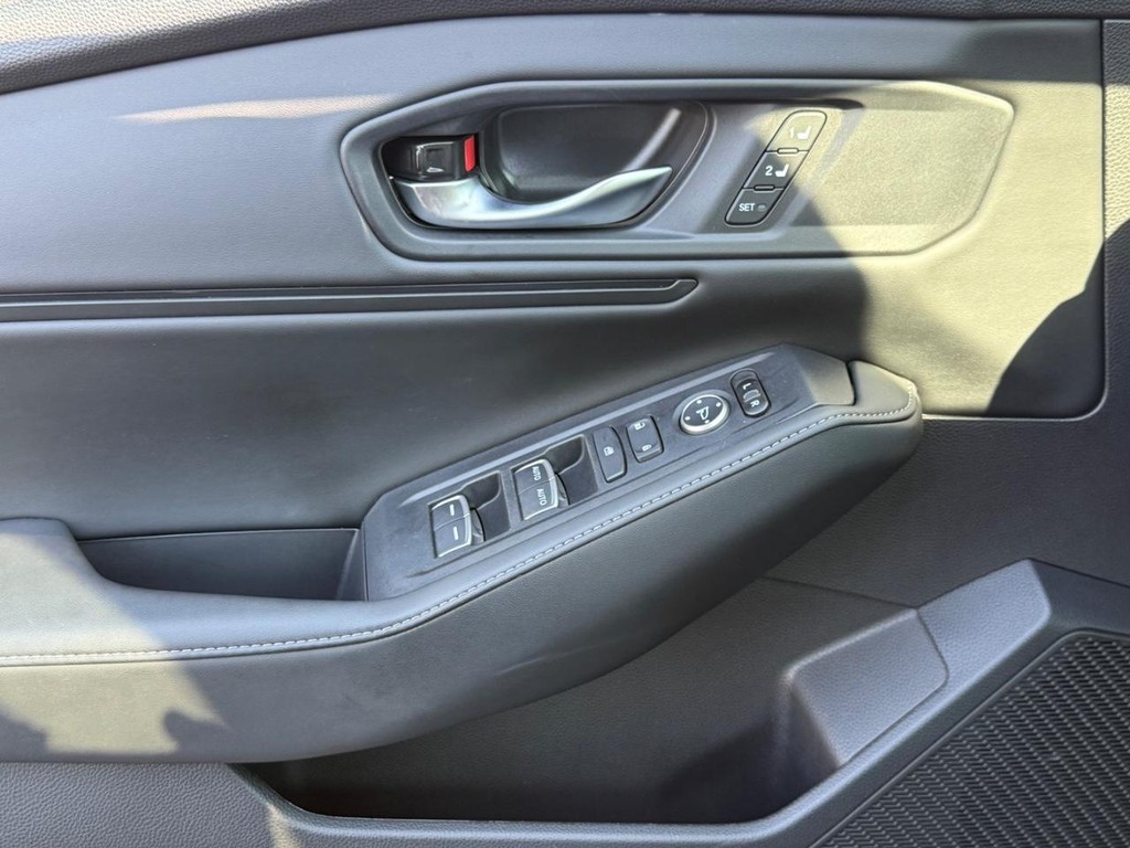 Honda Accord Hybrid Vehicle Full-screen Gallery Image 24