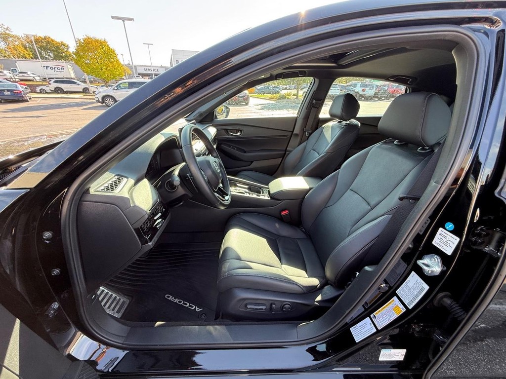 Honda Accord Hybrid Vehicle Full-screen Gallery Image 25