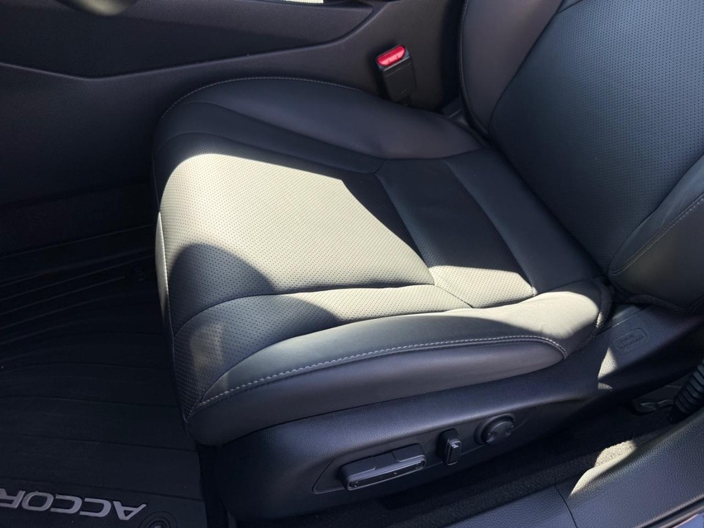 Honda Accord Hybrid Vehicle Full-screen Gallery Image 26