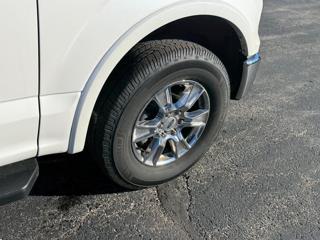 Ford F-150 Vehicle Full-screen Gallery Image 07