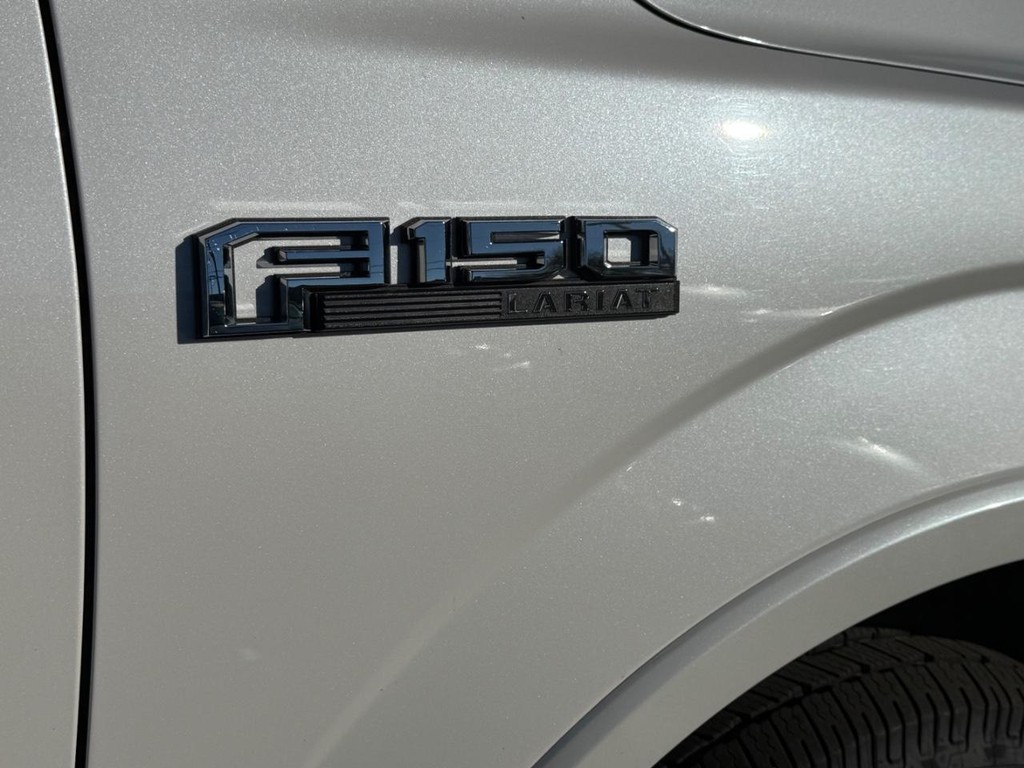 Ford F-150 Vehicle Full-screen Gallery Image 10